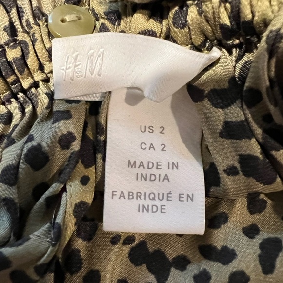 H&M Wide Blouse with Collar Green Leopard Print Size 2 - Picture 5 of 7